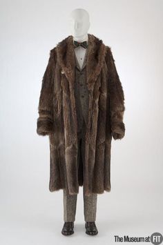 1920 Men, Raccoon Fur Coat, Fur Coat Men, 1920s Mens Fashion, 1920 Fashion, Nose Piercings, Mens Fur, Ivy Style, History Fashion