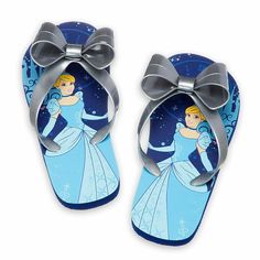 Disney Store Princess Cinderella Flip Flops Sandals Shoes  Toddler Girl Size 11/12 Youth Girl Size 13/1 This list is for one flip flop Kids' Shoe Sizes (dual sizing) Shoe Size Foot Inches Foot mm 5 / 6 5 - 5 3/8 127 - 137 7 / 8 5 11/16 - 6 144 - 152 9 / 10 6 3/8 - 6 11/16 162 - 170 11 / 12 7 - 7 1/4 178 - 184 13 / 1 7 5/8 - 7 15/16 194 - 202 2 / 3 8 1/4 - 8 5/8 210 - 219 Cinderella Outfit, Cinderella Characters, Disney Dream Cruise, Kids Fashion Magazine, Disney Toddler, Dream Cruise, Disney Things, Baby Doll Accessories