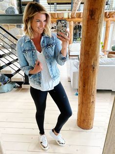 Yoga Pants And Jean Jacket Outfit, Fall Outfit With Denim Jacket, Black Leggings With Denim Jacket, Women’s Denim Jacket Outfit, Black Leggings Jean Jacket Outfit, Blue Jean Jacket Outfits Spring, Jean Jacket Spring Outfits, Leggings With Jean Jacket Outfit, Denim Jacket Outfit 2024