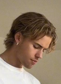 Men’s Mullets Straight Hair, Men’s Haircut Ideas Medium, Men’s Haircut Straight Hair Long, Mens Hairstyles Blonde Medium, Mid Length Men’s Haircut, 80s Hairstyles Men Mullets, Surfer Mullet Men, Straight Long Hair Men Hairstyles, Men’s Long Blonde Hair