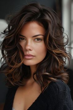 Hidden Blonde, Hair Color Ideas For Brunettes Balayage, Braided Hairstyles For Long Hair, Butter Blonde, Rambut Brunette, Highlighted Hair, Haircuts For Medium Hair, Balayage Brunette, Short Hair Color