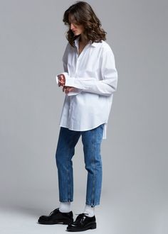 Color: White Lightweight airy cotton shirting fabric Oversized fit Pointed collar Button front closure Button cuffs Curved hem 100% Cotton Dry Clean By The Frankie Shop. Imported One Size Product Measurements: 17.5" Shoulder 48" Bust 27.5" Length Model is 170cm/ 5'7" wearing size O/S White Oversized Shirt Outfit, White Collared Shirt Outfit, Oversized Button Down Shirt Outfit, White Button Down Outfit, Button Shirt Outfit, Collared Shirt Outfits, Oxford Shirt Women, Button Down Outfit, Oversized Shirt Outfit