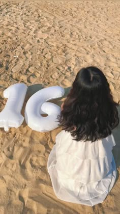 Beach Photography Birthday, Beach Birthday Aesthetic Photos, Birthday Photoshoot On Beach, Beach Bday Photoshoot, Sweet 17 Photoshoot Ideas, Beach Birthday Pictures, Birthday Beach Pictures