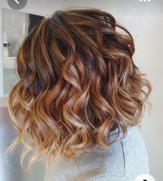 Short Curly Red Hair, Red Hair Ideas, Curly Red Hair, Red Curly Hair, Hair Color Caramel, Colored Curly Hair, Brown Hair With Blonde Highlights, Caramel Hair, Hair Color Auburn