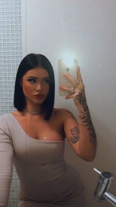 Hip Tattoos Women, Kardashian Outfit, Selfie Ideas Instagram, Hair Stylist Life, Instagram Photo Inspiration, Photos Of Women, Curled Hairstyles, Girl Hairstyles