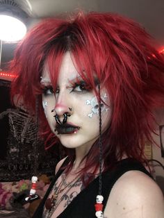 Cool Alternative Hair, Alt Hair Colours, Alt Hair Dye Ideas Short Hair, Alt Valentines Makeup, Alternative Hair Styles, Red Hair Alt, Short Goth Hair, Goth Hair Color Ideas, Punk Hair Color