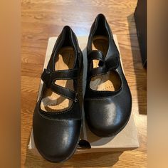 Never Worn Clark’s Flats. Leather. Womens Clarks, Flat Color, Clarks Shoes, Flat Shoes Women, Loafer Flats, Fashion Shoes, Fashion Show, Loafers, Size 7