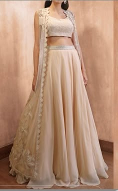 Lehenga Shrug Design, Lehenga For Marriage Function, Skirt And Top With Shrug, Sangeeth Dress Designs For Women, Dresses For Sangeet Indian Outfits, Lehenga Ideas For Bridesmaid, Classy Traditional Outfits, Indo Western Outfits For Women Wedding, Simple Ethnic Outfits