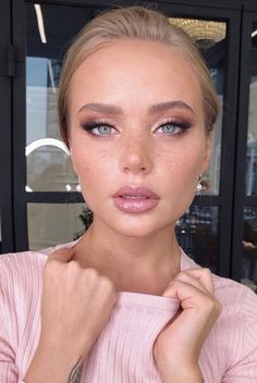 Blue Eyes Blonde Hair Makeup, Eye Freckles, Blush Pink Makeup, Makeup Subtle, Pink Makeup Ideas, Makeup Ideas For Blue Eyes, Rosa Make-up, Wedding Makeup For Blue Eyes, Blue Eyes Blonde Hair