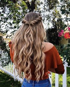 Super einfache Half Updos für Prom #hair #shorthair #hairstyles #easy #cute #braidedhairstyles #curly #fishtail #curls #curlyhair #tutorial #ponytail #langehaare #lazy Boho Hairstyle, Twisted Hair, Curly Hair Braids, School Hair, School Hairstyles, Back To School Hairstyles, Wedding Hair Down, Chic Hairstyles