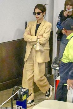 Jennie Kim In Suit, Jennie Blazer Outfit, Jennie Kim Street Style, Jennie Airport, Jennie Style, Nicola Peltz, Sydney Airport, Ruby Jane