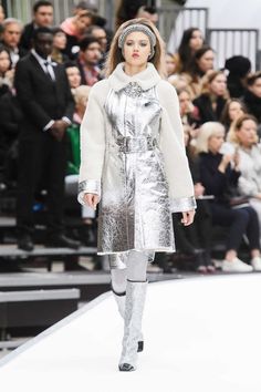 Paris Fashion Week Chanel, Fashion Show Themes, Fashion Week Runway, Japanese Street Fashion, Runway Collection