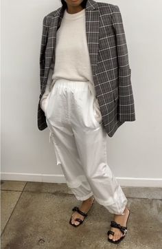 Amy Smilovic Style 2022, Amy Smilovic Style, Tibi Style, Styling Joggers, Creative Pragmatist, Sew Pants, Elegant Edgy, Slow Clothing, Amy Smilovic