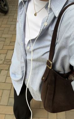 Mid Season Outfit, Brown Bag Outfit, Classic European Style, Bag Outfit, Brown Bag, Fall Fits, 가을 패션, Fashion Items, Outfit Casual