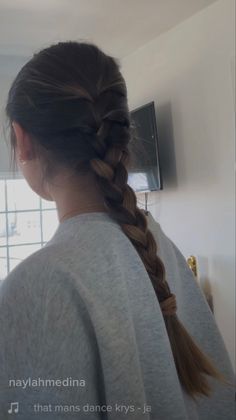 braid Copenhagen hairstyle clean girl messy aesthetic cute Dance Hairstyles Practice, Dance Class Hairstyles, Figure Skating Hairstyles, Hairstyle Straight Hair, Tennis Hairstyles, Hairstyle Examples, Hair Inspiration Long, Volleyball Hairstyles, Dance Hairstyles