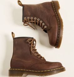 Brown Boot Aesthetic, Cheap Doc Martens, Brown Leather Doc Martens, Doc Martens Brown Boots, Timberland Cortina Valley Outfit, Brown Doc Martens Aesthetic, Brown Dc Martins Outfits, Old Doc Martens, Brown Docs Outfit