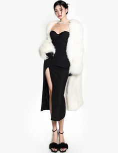 Applicable age: 18-24 years old size: one size pattern: plain Style: Commuter Color classification: white black Combination form: single piece Item No.: X22N6446 Year Season: Winter 2022 Sleeve length: long sleeve Thickness: Thickened shirt length: Medium Clothing version: loose type Material composition: Fox Fur Black Dress With Fur Coat, White Fur Dresses, Black Dress With Fur, White Fur Lined Dress, Dress With Fur Coat, White Fur Coat Outfit, White Winter Dress Fur, Elegant White Fitted Fur Coat, Dress With Fur