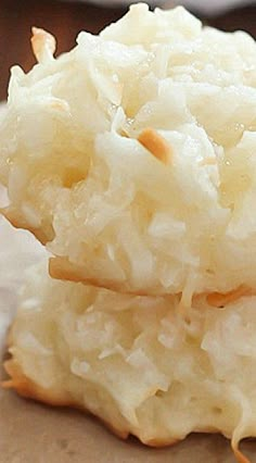 a close up of some kind of food on a paper plate with other items in the background