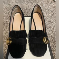 Worn A Few Times, In Excellent Condition. Chic Gucci Loafers For Formal Occasions, Chic Gucci Formal Loafers, Gucci Elegant Loafers For Office, Gucci Elegant Office Loafers, Elegant Gucci Loafers For Office, Gucci Black Loafers For Office, Gucci Black Office Loafers, Classic Gucci Loafers For Evening, Classic Gucci Evening Loafers