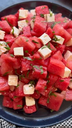 Video making watermelon feta salad recipe Summer Dinner Table, Watermelon Feta Salad Recipes, Watermelon And Feta Salad, Sugar Challenge, Summer Dinner Recipes