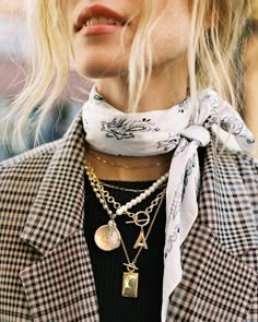 Best Black Friday, Elegante Casual, Looks Street Style, Layered Jewelry, Mode Inspo, 가을 패션, Mode Inspiration, Style Me, Close Up