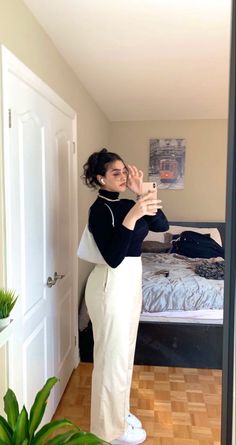 Flared Leggings Outfit Curvy, Medium Sized Fashion For Women, European Winter Outfits Plus Size, Curvy Women Aesthetic Outfits, Winter Fashion Outfits For Chubby Girl, Bussines Outfit Ideas, Mid Size Inspo Outfits, Baddie Outfits Work, Cute Outfit Ideas Midsize