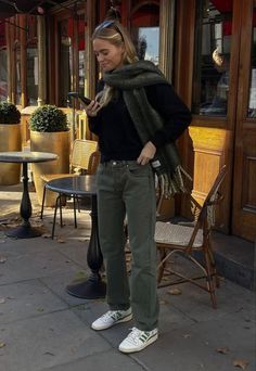 Lesbian Autumn Fashion, Scandanavian Street Style Winter, Lesbian Fall Fashion, Winter Lesbian Outfits, Fall Lesbian Outfits, Lesbian Street Style, Lesbian Fall Outfits, Lesbian Winter Outfits, Lesbian Outfits