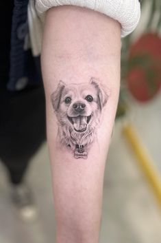 a small dog tattoo on the right leg, it looks like he is smiling with his mouth open