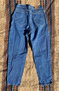 "Lee Throwback Highwaisted Jeans Blue jeans Size 10 Measures: 28\" waist 27\" leg (B47)" Vintage High Waist Denim Blue Jeans, Vintage Blue Straight Leg Jeans, Retro High-waist Washed Blue Jeans, Vintage Washed Blue Mid-rise Jeans, Vintage Blue Pre-washed Jeans, White Apron, Rodeo Shirts, Corduroy Pants, Dream Wardrobe