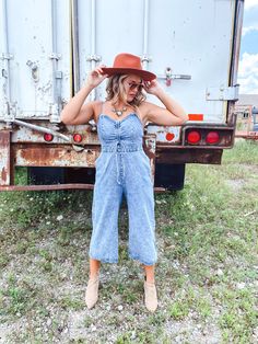 Make a statement when wearing the 2PM Big Mood Denim Jumpsuit! This jumper is such a statement piece , everyone will be asking where you got it from! This jumper features a sweetheart neck , front tie detail, cropped legs, front pockets and a strechy back detail. Perfect to wear to a nice dinner or out with friends! Fitted Washed Jumpsuits And Rompers For Summer, Spring Washed Fitted Jumpsuits And Rompers, Trendy Medium Wash Jumpsuits And Rompers For Day Out, Trendy Light Wash Jumpsuits And Rompers For Day Out, Trendy Medium Wash Denim Jumpsuit For Day Out, Dark Wash Denim Jumpsuit For Day Out, Summer High Rise Washed Denim Jumpsuit, Dark Wash Jumpsuits And Rompers For Summer Day Out, Denim Jumpsuits And Rompers For Day Out