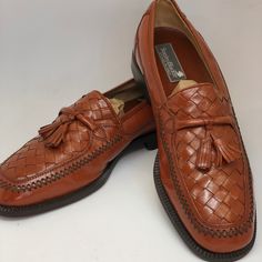 Stanley Blackervintagemen’s Brown Oxford Leather Shoes Preowned Shoes Never Worn Kept In New Conditions. Please Review Photos To See Details. Overall In Excellent Condition. Tassel Loafer Made In Italy Material: Leather Color: British Tan Size: 10 1/2 Questions Are Welcomed. Thank You For Shopping With Us Again. We Are Quick Shippers. Bundle To Save Retro Leather Loafers With Closed Toe, Retro Leather Closed Toe Loafers, Vintage Fall Loafers With Brogue Detailing, Fall Vintage Loafers With Brogue Detailing, Vintage Leather Shoes For Business In Fall, Vintage Wingtip Leather Shoes For Fall, Vintage Loafers With Rubber Sole For Fall, Vintage Fall Loafers With Rubber Sole, Retro Leather Shoes With Leather Sole For Fall