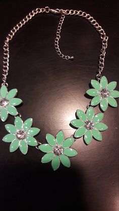 "Green Daisy Flower Necklace 8\" Length" Green Daisy, Wedding Necklaces, Daisy Necklace, Spring Color, Floral Necklace, Cat Necklace, Wedding Jewellery Necklace, Green Necklace, Stunning Necklace