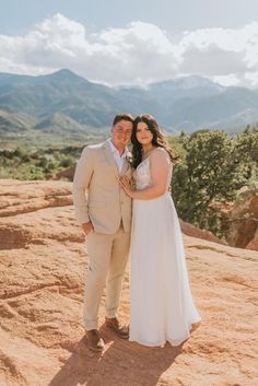 garden of the gods elopement / garden of the gods / colorado mico wedding photographer / colorado elopement photographer / travel wedding photographer / red rocks engagement session / garden of the gods engagement session / destination elopement photographer