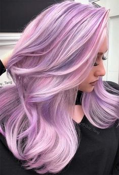 Get the Best of Both Worlds: Black Hair with Stunning Blonde Highlights for Summer Lilac Hair Dye, Lilac Hair Color, Pink Purple Hair, Hair Dye Tips, Pastel Pink Hair, Lilac Hair, Hair Color Pastel, Lavender Hair, Hair Color Shades