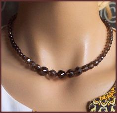 Necklace (40 cm) Smoky Quartz beads graduated faceted. Beads (10 mm) 5X Beads (8 mm) 6x Beads (6mm) 50x 18K Gold Plated Sterling Silver Clasp Quartz Beads, Smoky Quartz, Gold Plated Sterling Silver, Pearl Necklace, 18k Gold, Gold Plate, Beaded Necklace, Jewelry Necklaces, France