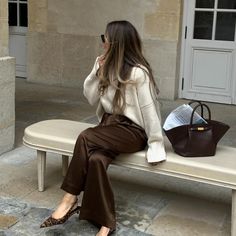 The Trendy, Anti-Flat Shoe Fashion People in London, New York and Milan Are Wearing Nonstop Leopard Print Outfits, Fashion Shoes Flats, Fashion Trends Winter, Instagram Outfits, Fashion People, Looks Chic, Autumn Outfit, Elegant Outfit