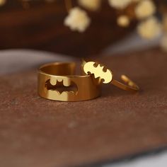 Compatibility : All Compatible

Rings Type : Bridal Sets

Shape\Pattern : Animal

Style : Punk

Material : Metal

Metals Type : Stainless Steel

Gender : Women

Item Type : Rings Bat Couple, Batman Signal, Medias Red, Couple Rings Silver, Matching Couple Rings, Couples Ring Set, Couple Ring, Trendy Ring, Gold Ring Sets