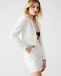 Don't have a cropped blazer in your closet yet? We've got you covered! This neutral blazer is the perfect piece for the season. It features a gorgeous pinstripe + tailored cut. The cropped cut makes it great to pair with your high waisted bottoms + it's perfect for layering over all of your favorite tops + dresses. Fit: True to size Fabric: 78% polyester, 21% rayon, 1% elastane Beach Wedding Black, Long Sleeve Dress Formal, Girly Dresses, Tailored Shorts, Looks Street Style, Sport Chic, Cropped Blazer, Alternative Rock, Striped Blazer