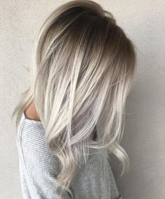 50 Beautiful Styles to Elevate Your Platinum Blonde Hair Platinový Blond, Blond Cenușiu, Hair Blond, Shadow Root, Silver Blonde, Icy Blonde, Ombré Hair, Platinum Blonde Hair, Long Blonde