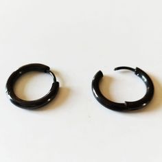 Simple Black Hoop Earrings for Men. These Black rings are made of high quality Steel. They are easy and comfortable to put on and take off. It is an earring that you can wear every day since it is very simple. It is a minimalist black circular hoop with an ideal size to wear on the earlobe as well as on the cartilage or the second hole. Its diameter is 16mm and its thickness is 3mm. You can buy a single unit or benefit from a good discount buying the pair. Choose your best option in the dropdown Minimalist Black Small Hoop Huggie Earrings, Minimalist Black Round Cartilage Earrings, Modern Black Hypoallergenic Hoop Earrings, Everyday Black Single Hoop Earring, Modern Black Round Hoop Earrings, Black Round Cartilage Earrings For Everyday Wear, Black Small Hoop Cartilage Earrings For Everyday, Black Round Jewelry For Streetwear, Minimalist Black Hoop Cartilage Earrings