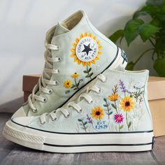 Custom Converse Chuck Taylor Embroidered Garden Flowers, Sunflower Embroidered Converse, Garden Sunflowers Embroidered Sneaker, Gift For Her 💚 Immerse yourself in the intricate craftsmanship as we lovingly hand embroider rustic flowers onto your chosen Converse pair 💚 🌿 The listed price encompasses both the Converse Shoes and the showcased Embroidery Designs. 1. MANUFACTURING PROCEDURE 🌿 Upon receiving your order, we initiate the shoe preparation process. If your chosen shoes are readily ava Floss Crafts, Embroidered Garden, Garden Sunflowers, Converse Chuck 70s, Embroidery Floss Crafts, Fun Fits, Cowgirl Boots Wedding, Cute Converse Shoes, Converse Gold