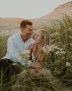 Oahu Photographer | Morgan (@morganskyephoto) • Instagram photos and videos Sunset Kiss, Seasons Of Love, Couple Picture, Couple Picture Poses, Natural Wedding, Beach Engagement, Now And Forever, Baltic Sea