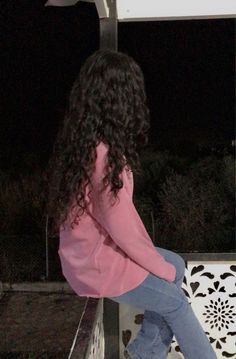 Curly Hair Photos Instagram, Curly Hair Women Aesthetic, Curly Hair Instagram Pictures, Curly Hair Faceless, Curly Hair Girl Aesthetic, Curly Hair Girl, Beautiful Curly Hair