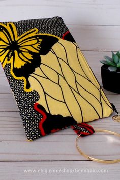 Bangle Clutch Purse.  A perfect summer bag for yourself or a gift for someone special. #clutchpurse #clutchbag #ethnicclutchbag #ethnicclutchpurse #handmadeclutchbag #bagsforwomen Grandpa Birthday Gifts, Handmade Clutch, Summer Bag, Leather Clutch Bags, Someone Special, Handmade Fashion