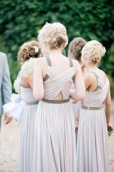 the bridesmaids are dressed in gray dresses