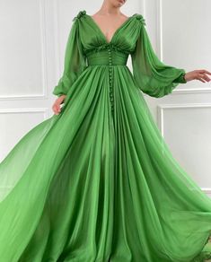 Details: - Green color - Velvet fabric - A-line shape, neck line and waist definition with and open leg - For special occasions Teuta Matoshi, Evening Party Dresses, Green Tulle, V Neck Prom Dresses, Green Gown, Formal Evening Dress, فستان سهرة, Chiffon Long Sleeve, Tulle Prom Dress