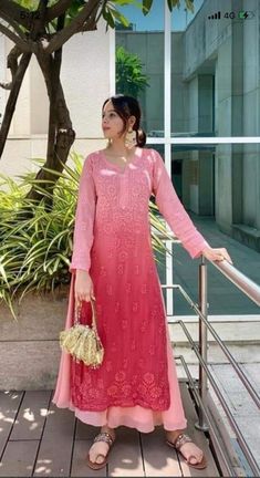 Kameez Design, Simple Dress Casual, Chikankari Work, Ethnic Beauty, Bridal Chura, Chikankari Kurti, Biology Facts, Techwear Fashion