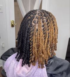 Rope Twist Hairstyles For Black Women Locs, Blond And Black Dreads, Hair Color For Dreads Locs, Twist Color Braids Hairstyles, Dreadloc Colors, Dreadlock Dye Ideas, Dread Dye Ideas, Rope Twist Locs Styles, Loc Color Ideas