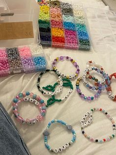 #Friendship_Bracelets #Taylor_Swift #Friendship_Bracelets_Beads #Eras_Tour_Friendship_Bracelets Eras Tour Diy, Taylor Swift Bracelets Ideas, Friendship Bracelets Beads, Taylor Bracelet Ideas, Friendship Bracelets Eras Tour, Bracelets Eras Tour, Eras Tour Fit Ideas, Taylor Swift Crafts