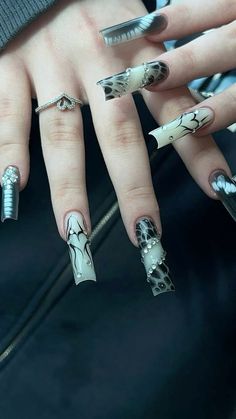 Deftones Nails Ideas, Alt Square Nails, Grunge Winter Nails, Square Nails Y2k, Nail Inspo Square Long, Dark Aesthetic Nails, Nails Square Long, Square Nails Long, Abstract Nails